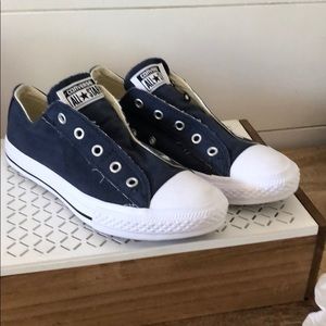 Navy no lace converse kids size 3